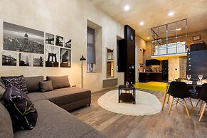 Bright Warwick Chambers Apartment