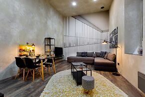 Bright Warwick Chambers Apartment