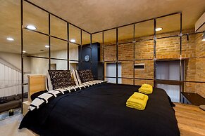 Bright Warwick Chambers Apartment