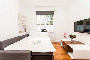 Bright Warwick Chambers Apartment