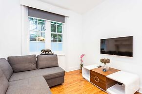 Bright Warwick Chambers Apartment