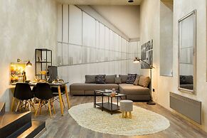 Bright Warwick Chambers Apartment