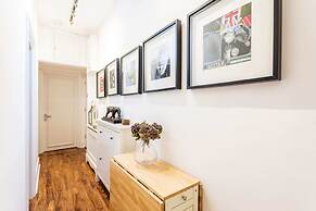 Bright Warwick Chambers Apartment
