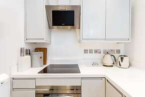 Bright Warwick Chambers Apartment