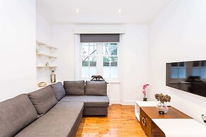 Bright Warwick Chambers Apartment