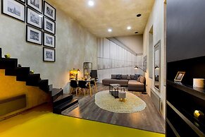 Bright Warwick Chambers Apartment