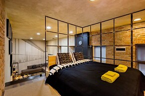 Bright Warwick Chambers Apartment