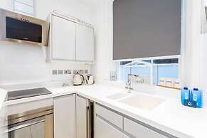 Bright Warwick Chambers Apartment