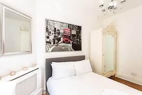 Bright Warwick Chambers Apartment