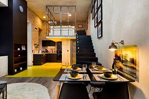 Bright Warwick Chambers Apartment