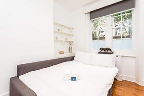 Bright Warwick Chambers Apartment