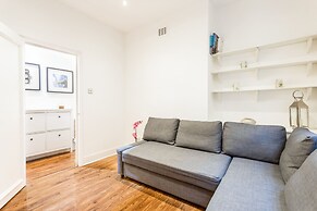 Bright Warwick Chambers Apartment