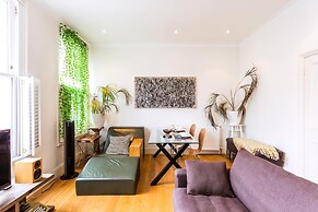 Bright and Spacious Notting Hill Nest