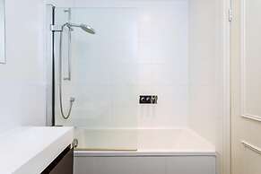 Bright and Spacious Notting Hill Nest