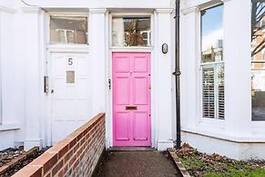 Bright and Spacious Notting Hill Nest