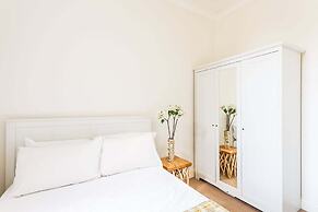 Bright and Spacious Notting Hill Nest
