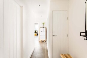 Bright London Bridge Apartment