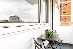 Bright London Bridge Apartment