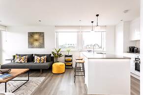 Bright London Bridge Apartment