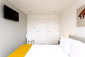 Bright London Bridge Apartment