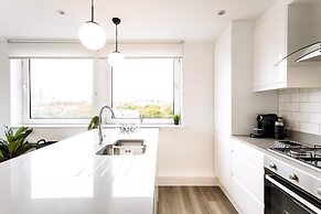 Bright London Bridge Apartment