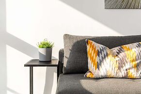 Bright London Bridge Apartment