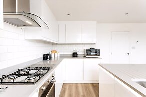 Bright London Bridge Apartment