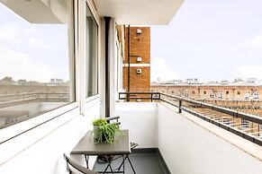 Bright London Bridge Apartment