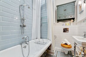 Bright Camberwell Georgian Apartment
