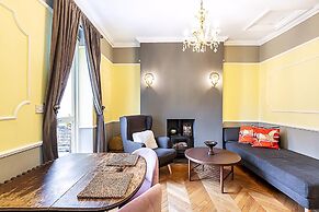 Bright 1BR + Balcony by Hyde Park