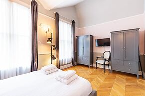 Bright 1BR + Balcony by Hyde Park