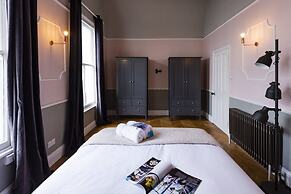 Bright 1BR + Balcony by Hyde Park