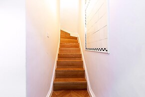 Bright 1BR + Balcony by Hyde Park