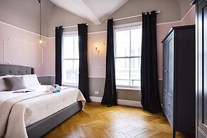 Bright 1BR + Balcony by Hyde Park