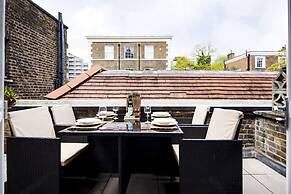Bright 1BR + Balcony by Hyde Park