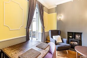 Bright 1BR + Balcony by Hyde Park