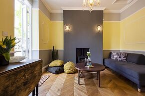 Bright 1BR + Balcony by Hyde Park