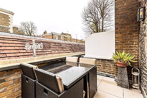 Bright 1BR + Balcony by Hyde Park