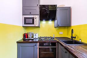 Bright 1BR + Balcony by Hyde Park