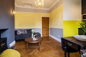 Bright 1BR + Balcony by Hyde Park