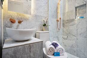 Stylish Hyde Park Gem