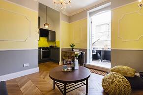 Bright 1BR + Balcony by Hyde Park