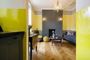 Bright 1BR + Balcony by Hyde Park