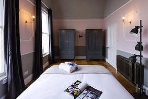 Bright 1BR + Balcony by Hyde Park