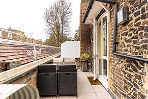Bright 1BR + Balcony by Hyde Park