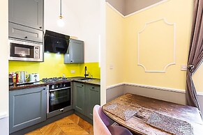Bright 1BR + Balcony by Hyde Park