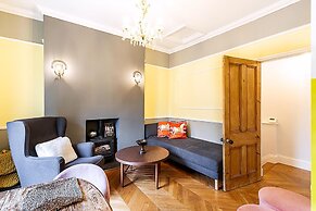 Bright 1BR + Balcony by Hyde Park