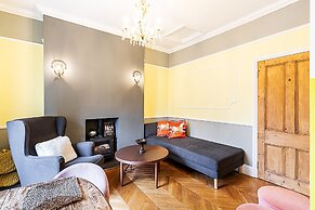 Bright 1BR + Balcony by Hyde Park