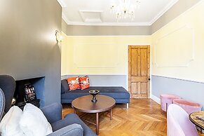 Bright 1BR + Balcony by Hyde Park
