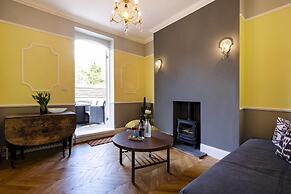 Bright 1BR + Balcony by Hyde Park